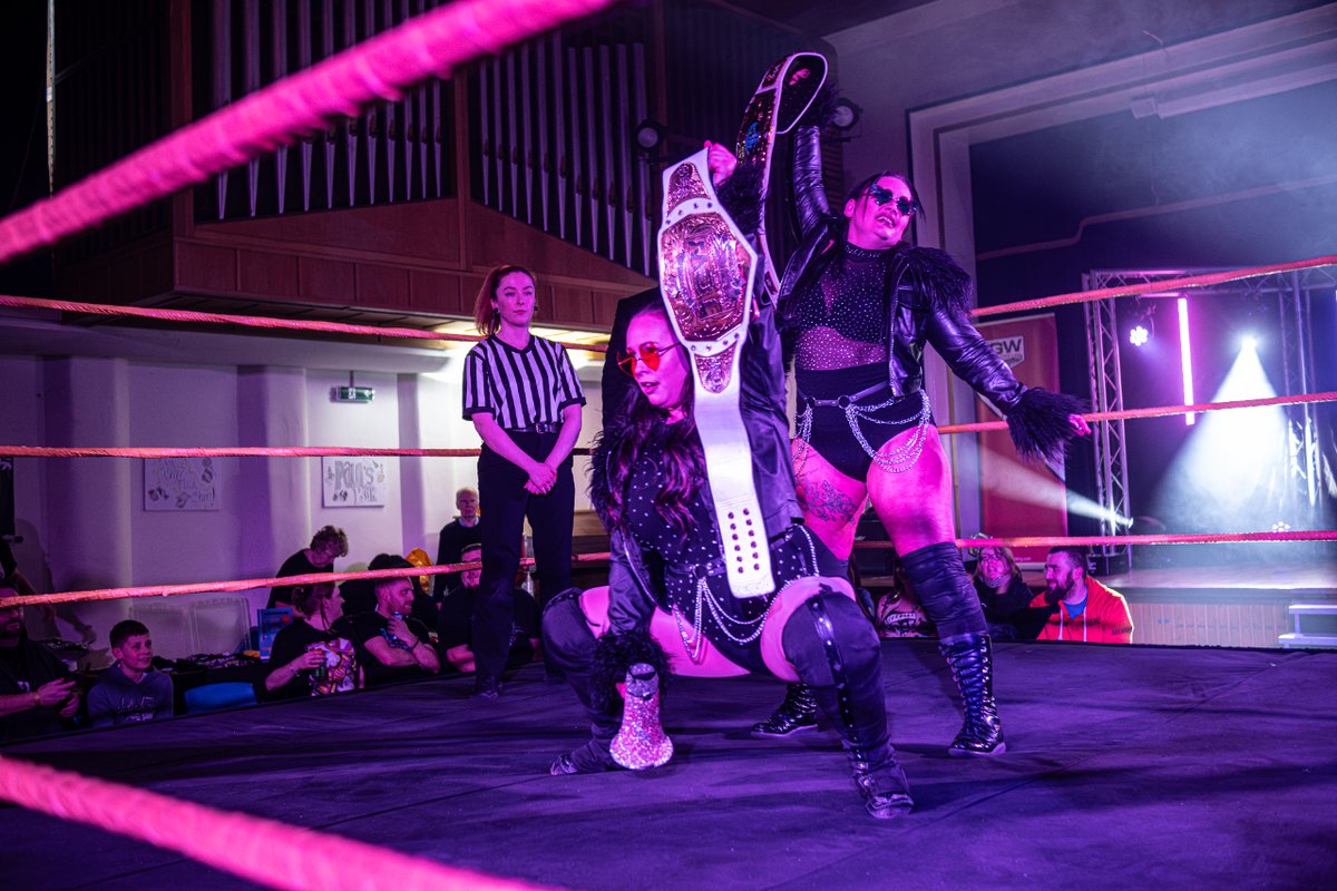 As entrances go, these were top teir! Decibelles (Ivy and Lana Austin) squared off against the dynamic duo of Natalie Sykes and Rhio in a tag team showdown on Saturday #wrestling #leeds #leftbank