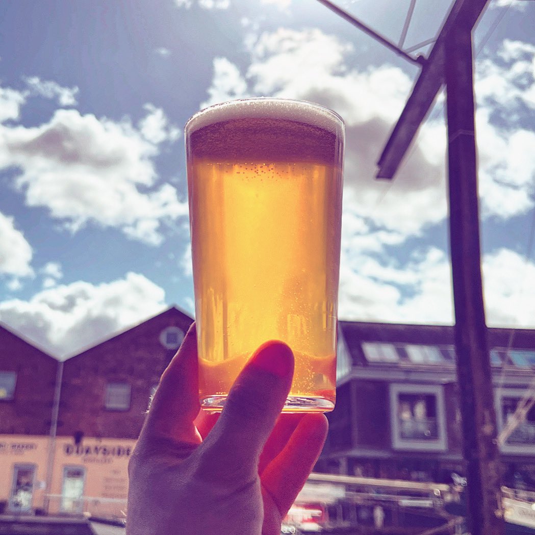 Oh so spring finally arrived… Ain’t that something? - Perfect timing to start pouring our Pilsner! - ‘Dope As Me’ 4.6% Hallertau Blanc hopped pils. Tank fresh and flowing here at the taproom!
.
☀️🍺🤟