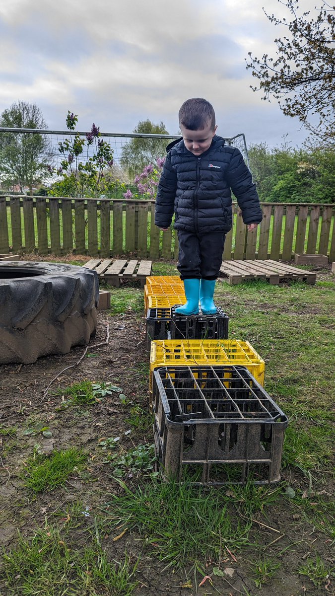 Welly Wednesday was a bit less muddy this week! The children loved digging and exploring the secret garden.