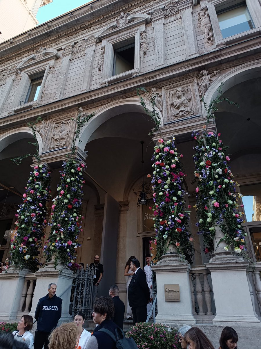 CarloPace_'s tweet photo. yesterday at #Masterly, a tremendous design event organized by the @NLinItaly and coceived by #NicoleUniquole, hosted at the #PalazzodeiGiureconsulti in Milano, with the objective to bridge Dutch and Italian design and designers https://t.co/acrj8vtSX7