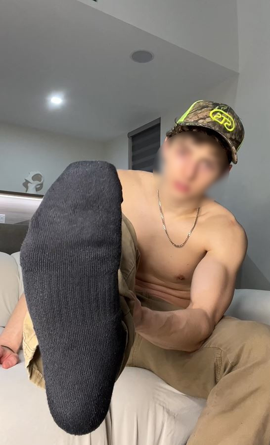 NEW ON OF: 🔥 1.5 min vid of VERBAL DOM POV with BLACK SOCK TEASE and FLEXING THESE GOD BICEPS and making you watch. 💪🤣 📢 I'VE GOT A LOSER TASK FOR LOSER SUBS, watch this to receive the task and GET IT FUCKING DONE. 💸💸 >>> ONLYFANS.COM/MASTERKIAN <<<