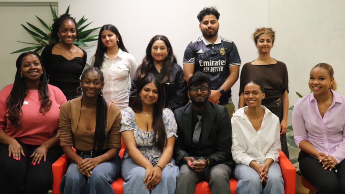✨Add some shine and sparkle to your summer plans✨ Boost your employability skills this summer with a wide range of internship opportunities with @InnovateKings Read our article to find out the summer internship opportunities👉kcl.ac.uk/students/appli…