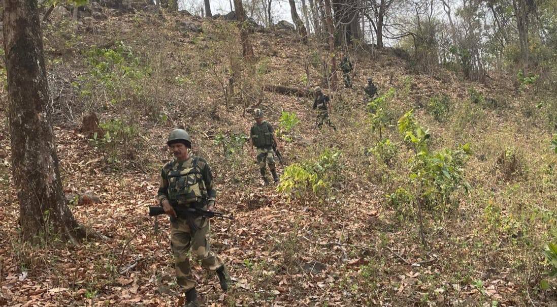 Kudos to BSF & DRG for their meticulous planning and execution, leading to the successful elimination of Shankar Rao and his associates. #Kanker #NaxalsKilledByBSF #BSF_Intelligence #BSFKillsShankarRao #NaxalFreeBharat