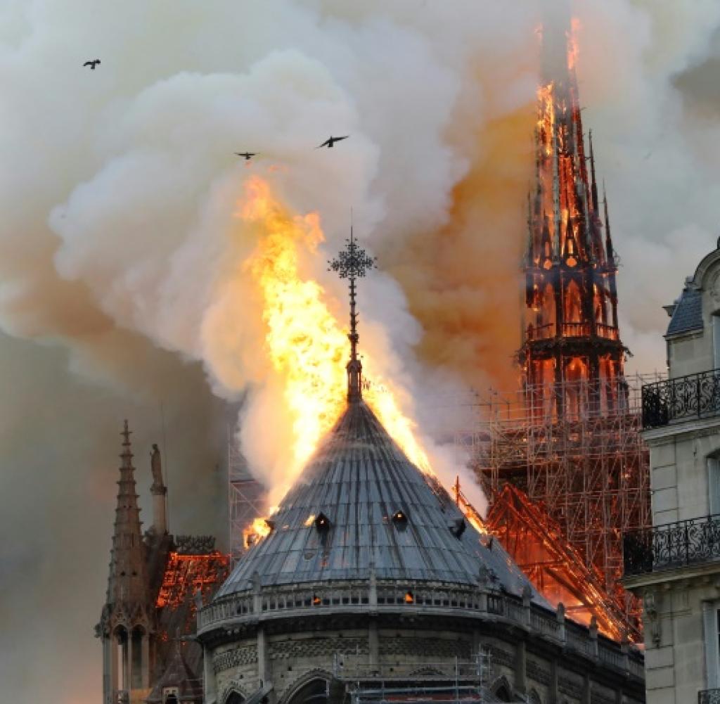 GoekhanG2021's tweet photo. Esoterische Kriegsführung gegen das Abendland: Notre-Dame am 15. April 2019 und Børsen am 16. April 2024. #Paris #Kopenhagen #NotreDame #Børsen #Frankreich #Dänemark https://t.co/JKEaDozfaq