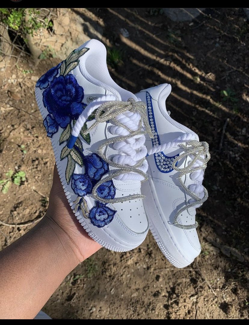 TataMadeCustoms's tweet photo. Floral prom kicks 💙🔥 
#tatamadecustomz #customaf1 #custommade #blackowned #smallbusiness #prom https://t.co/RbJGptfGgQ