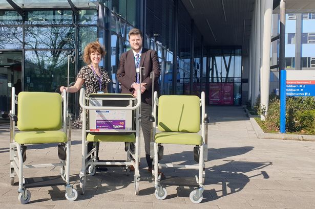 Over 800 daily patient transfers in #Hull made easier after £15k donation towards specialist wheelchairs hulldailymail.co.uk/news/health/ov… @hulllive