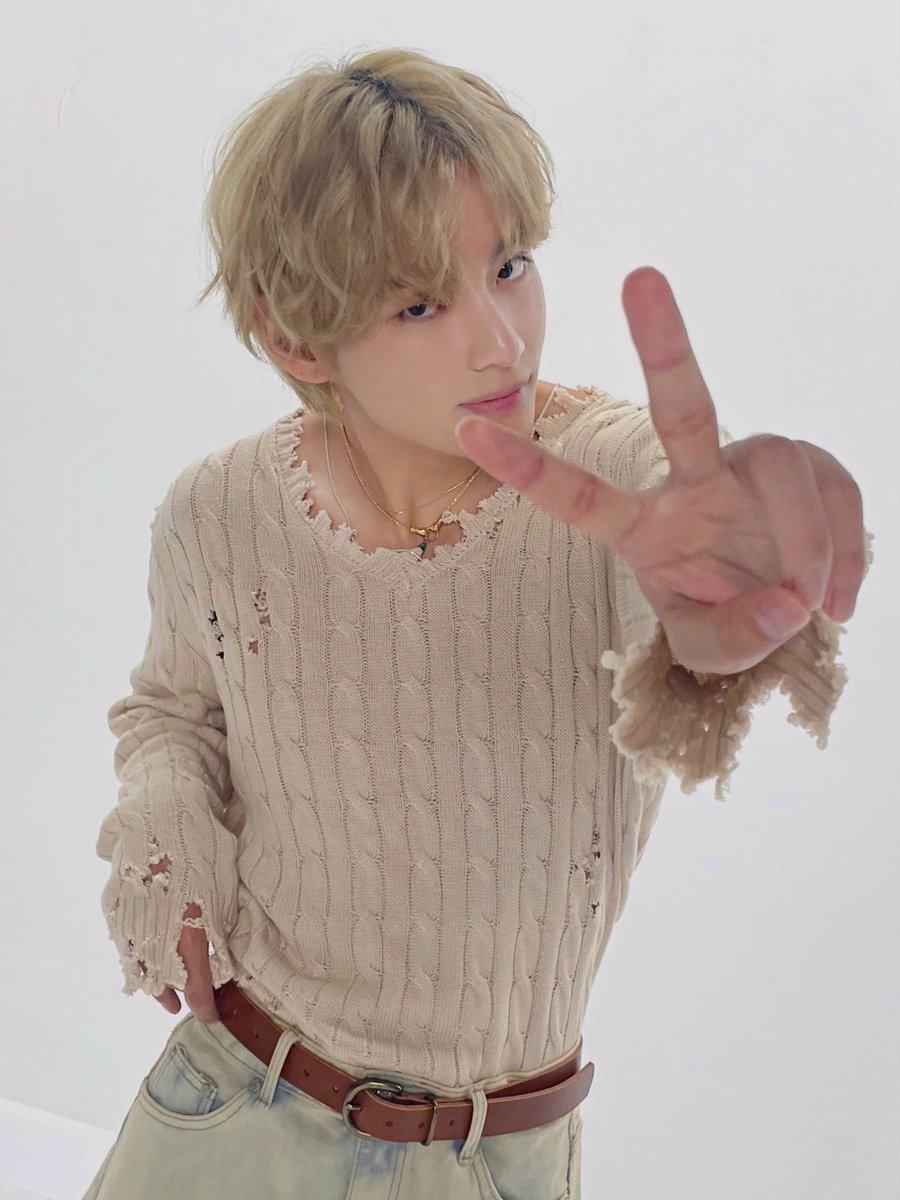 xthviolet's tweet photo. COMO PODE ESTE HOMEM / SER ESTE HOMEM??? https://t.co/v6Yh2kz0tp