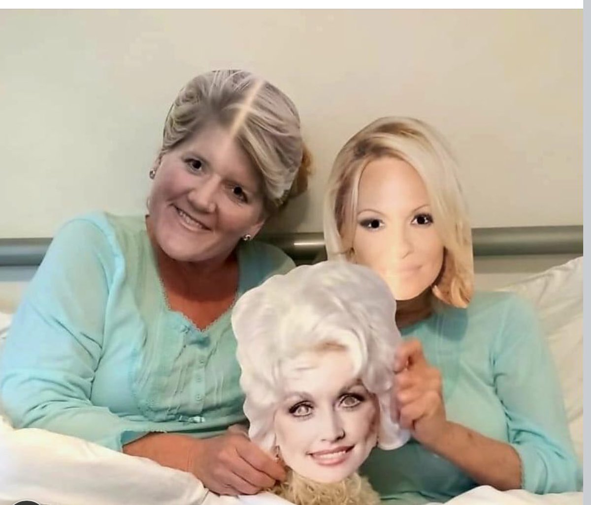 Bella's Holiday - day 4: Blonde Bombshells. Today, we're gonna be Clare, Pamela and Dolly. An awesome trio of fabulousness.