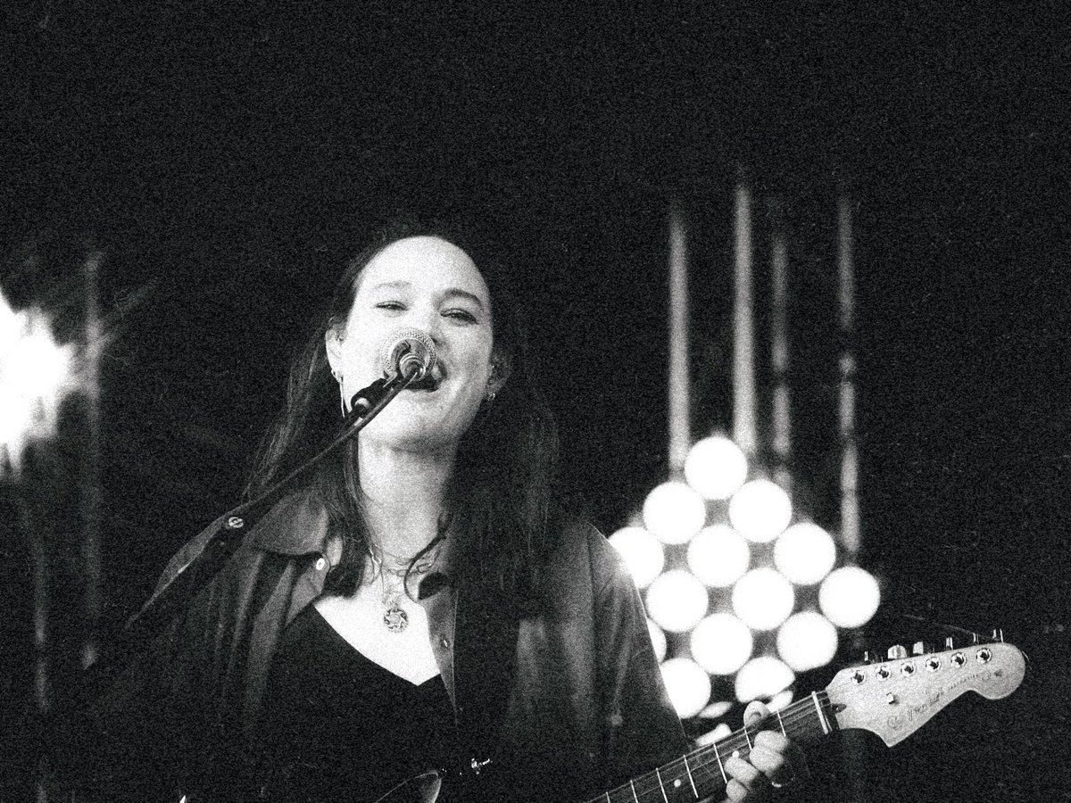 ✨ 𝑰𝒕'𝒔 𝒂𝒍𝒍 𝒏𝒐𝒘, 𝒊𝒔𝒏'𝒕 𝒊𝒕 𝒆𝒙𝒄𝒊𝒕𝒊𝒏𝒈 ✨

Some revisited shots of @thestaves at @barnonthefarm last summer. Can't wait to catch them on tour again soon!

#thestaves #allnow #barnonthefarm2023