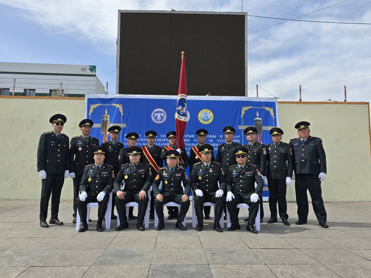 internal_troops's tweet photo. ДОТООДЫН ЦЭРГИЙН 831 ДҮГЭЭР ТУСГАЙ САЛБАР АРХАНГАЙ  АЙМГИЙН УС ХАНГАМЖИЙН ЭХ ҮҮСВЭРИЙН БАРИЛГА, БАЙГУУЛАМЖИЙГ ХАМГААЛАЛТАД АВЛАА https://t.co/XoHZuOeTrc