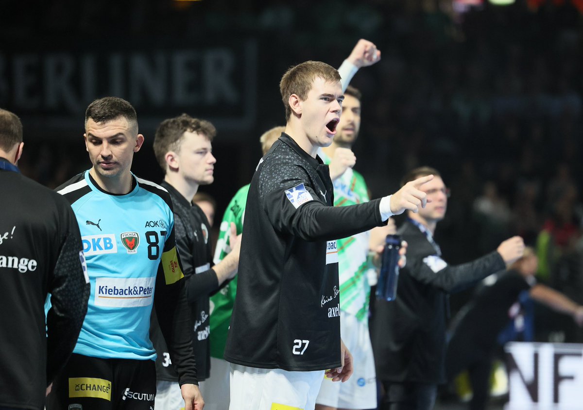 Max Beneke läuft weiter für die Füchse Berlin auf 🦊💪 Der aktuelle Topscorer der 2. Handball-Bundesliga wird ab der kommenden Saison wieder fester Bestandteil des Teams und unterschreibt beim Klub einen Vertrag bis 2027 🤩 📸 Lächler #unserrevier #fuechse #berlin