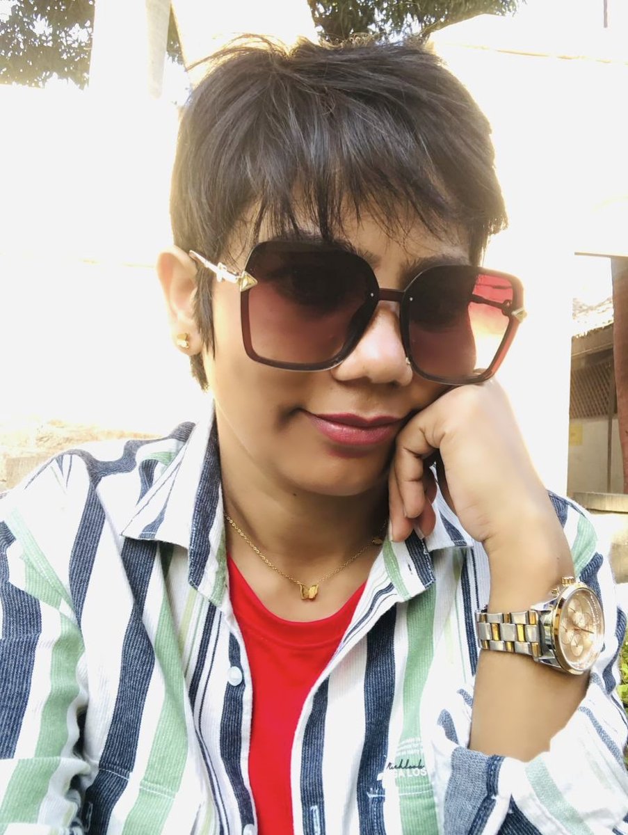 didinirdeshsing's tweet photo. मैं तुम्हारी परिभाषा में फिट होने वाली महिला नही हूँ 
बेकार में समय बर्बाद कर रहे हो ये पूछकर की मैं महिला हूँ या पुरुष?
मैं जो हूँ तुम्हारी कल्पना से ऊपर हूँ मैं डरी सहमी तुम्हारी गालियों से शर्मशार होने वाली नही
मैं तो जानती हूं गाली तुमने दी है तो शर्मिंदा भी तुम्हे होना होगा। https://t.co/7h2G8WggHB