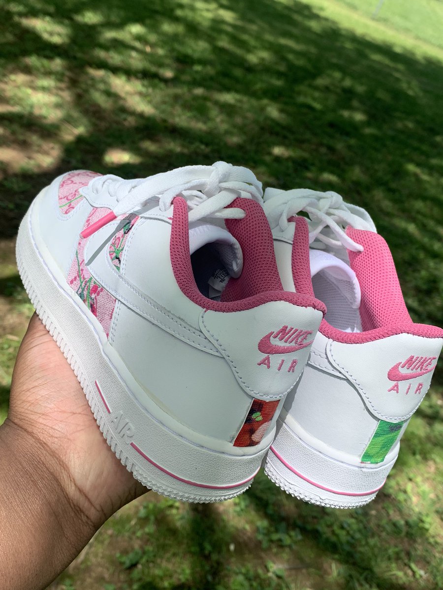 TataMadeCustoms's tweet photo. Pink Gucci 
#Gucci #PinkFriday #women #custom #floral #notthesame #wedontwearplainaf1 #SmallBusiness #BlackOwned #custommade #tatamadecustomz https://t.co/YyW7JCOE9h
