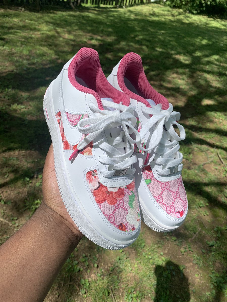 TataMadeCustoms's tweet photo. Pink Gucci 
#Gucci #PinkFriday #women #custom #floral #notthesame #wedontwearplainaf1 #SmallBusiness #BlackOwned #custommade #tatamadecustomz https://t.co/YyW7JCOE9h