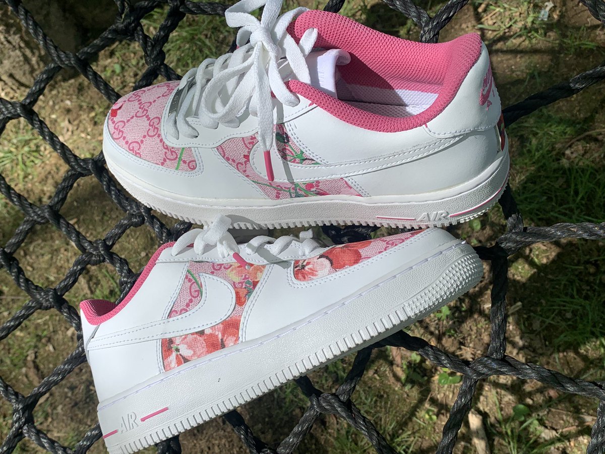 TataMadeCustoms's tweet photo. Pink Gucci 
#Gucci #PinkFriday #women #custom #floral #notthesame #wedontwearplainaf1 #SmallBusiness #BlackOwned #custommade #tatamadecustomz https://t.co/YyW7JCOE9h