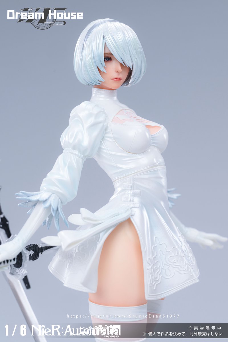 ニーアの詳細情報が公開されました！
📏1:6スケール、製品の高さ28cm
👩🏻‍🦳PUとプラチナシリコンで作られ、両武器は合金で鍛造されています
👗四つのバージョンの名前が正式に発表されました：
🩷黒い着物：通常版
❤️黒い着物なし：戦闘服版
💛白い着物：白い誓約通常版
💚白い着物なし：白い誓約戦闘服版