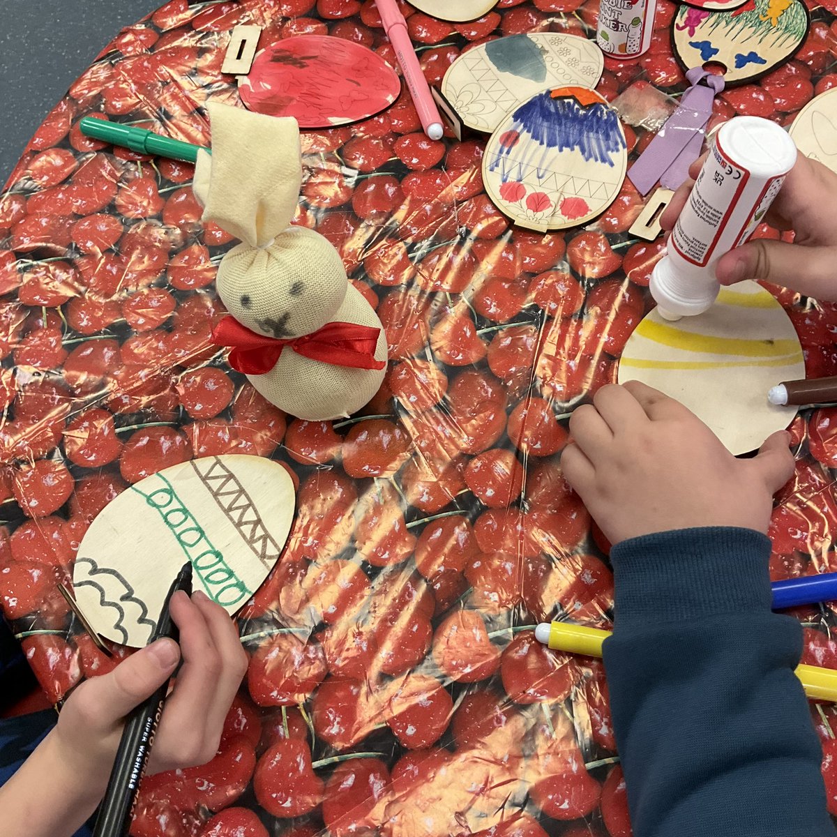 GreenleasSchool's tweet photo. ☀️ Welcome back for summer term, everyone! We hope you all had a lovely Easter break.

Here are some snaps from the after school club Easter Eggstravaganza at Derwent Road! 🐣 

#GreenleasSchool #Easter #afterschool #afterschoolactivities https://t.co/513NX2CCHq
