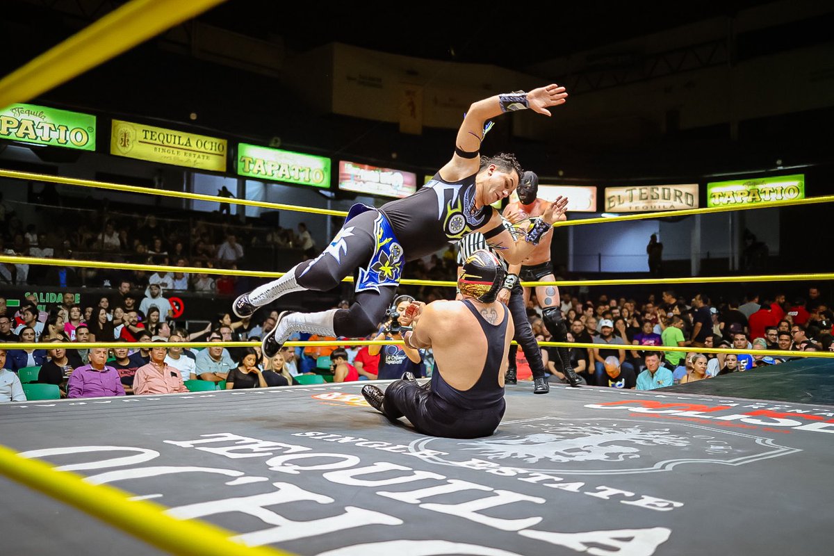 CMLLUniversal's tweet photo. Los Dulces Atrapasueños are victorious in action against Los Nuevos Coliseinos, but the stock of all 6 athletes in this match has gone up tenfold following their performances! 

🖥️ WATCH NOW: https://t.co/HUzV00QpYO

#CMLL #MartesDeGlamourCMLL https://t.co/u6zM75oFrc