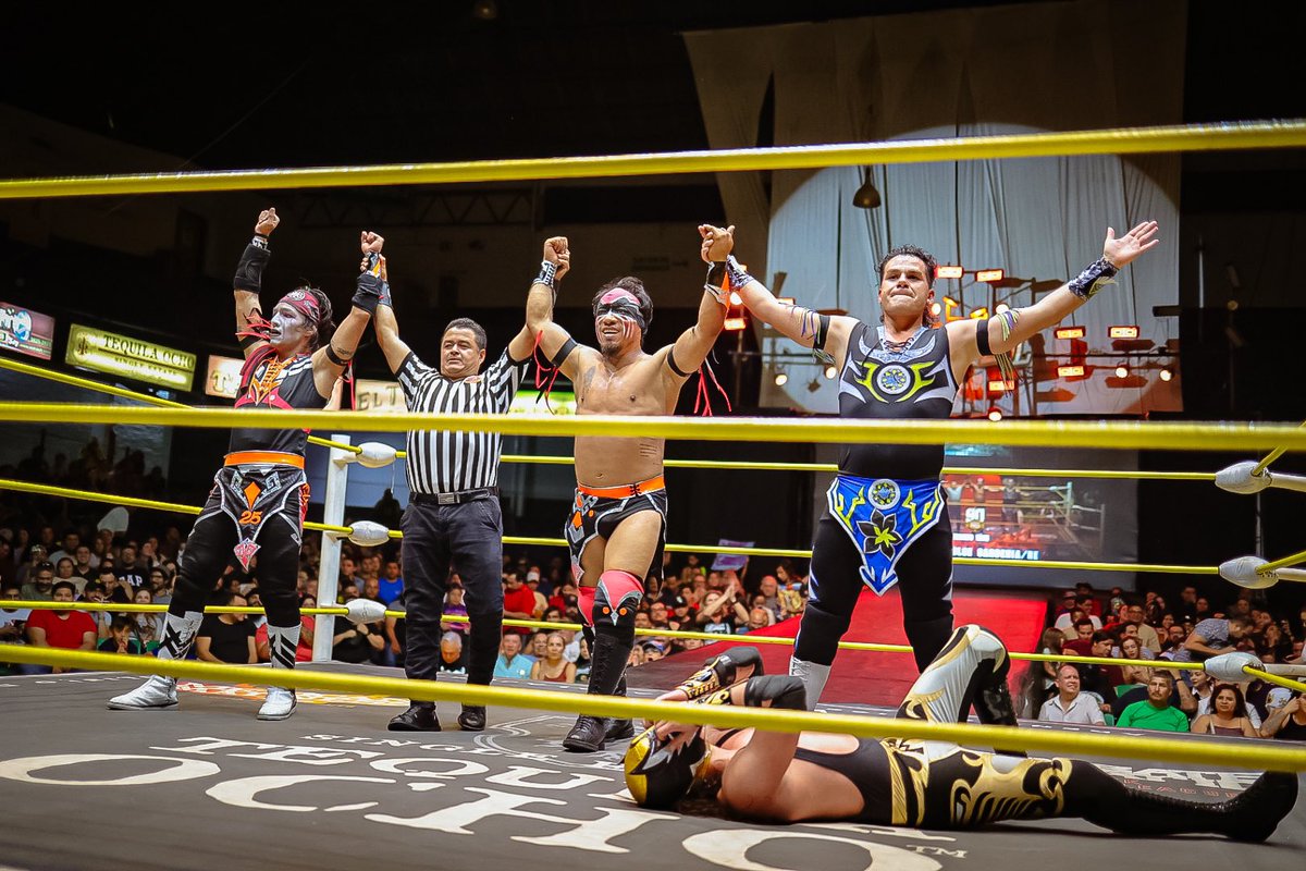 Los Dulces Atrapasueños are victorious in action against Los Nuevos Coliseinos, but the stock of all 6 athletes in this match has gone up tenfold following their performances! 

🖥️ WATCH NOW: youtube.com/watch?v=ljH7_1…

#CMLL #MartesDeGlamourCMLL