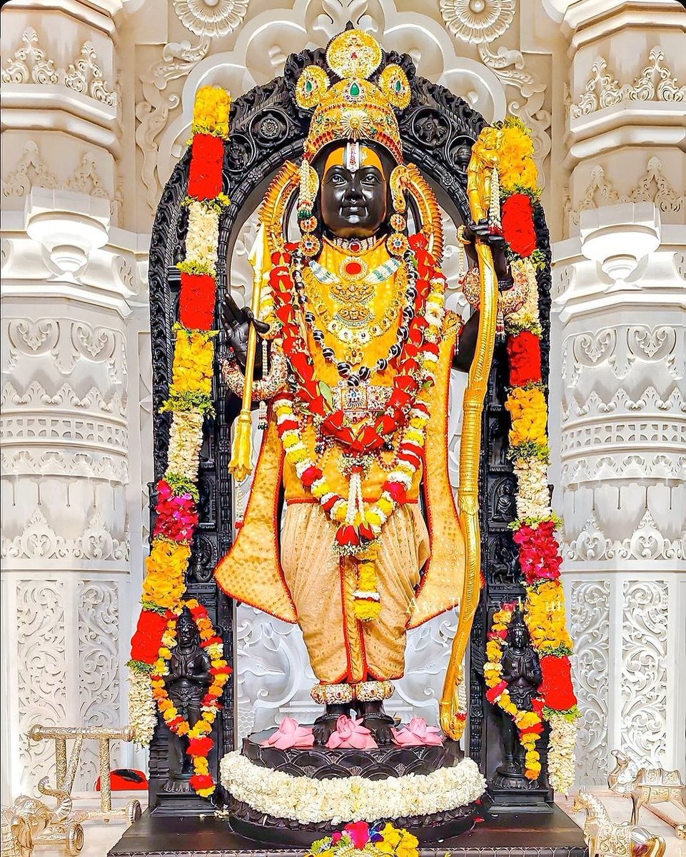हमारे आराध्य हम सबके है।
हम उनसे है। वो हमको लेकर आए है।
रामनवमी की हार्दिक शुभकामनाएं। 
जय सिया राम 🙏🏻