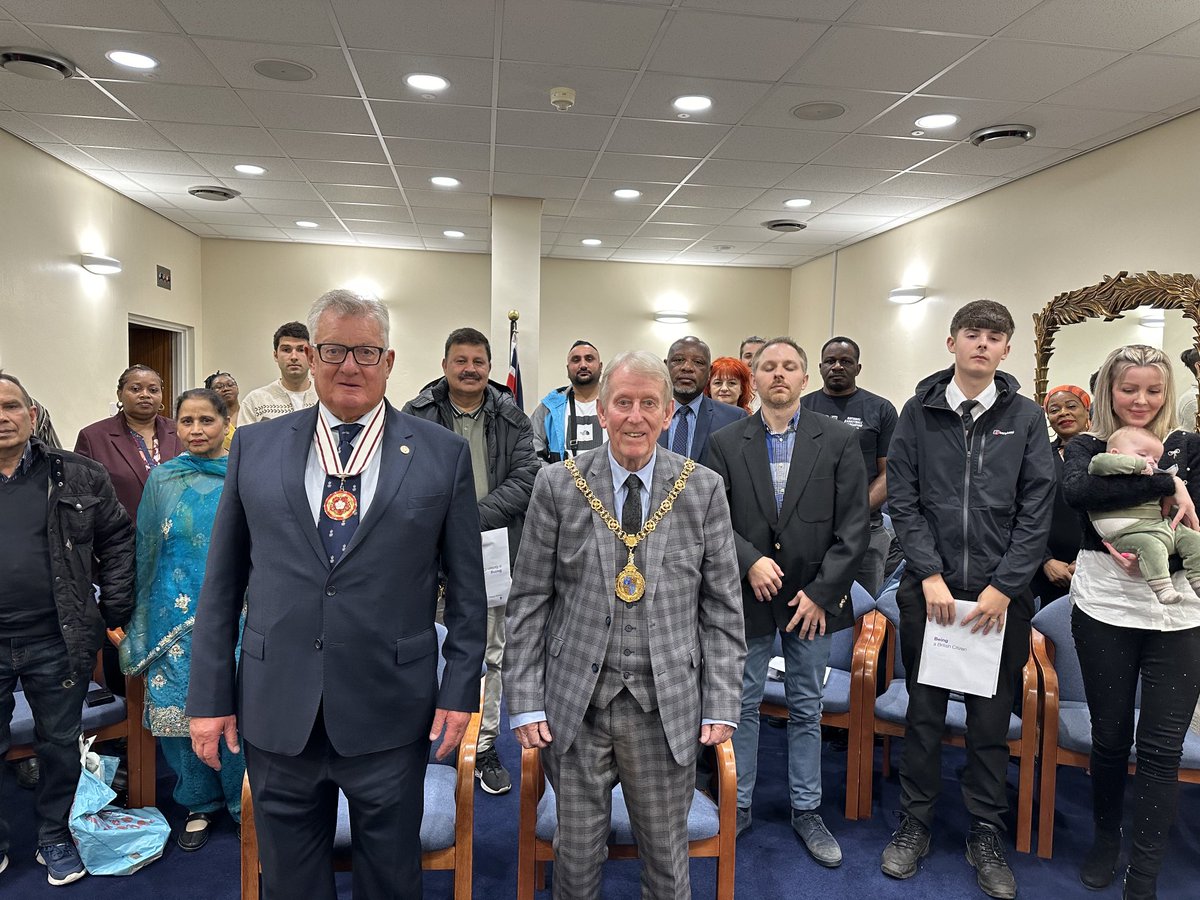 Another vibrant Citizenship ceremony in Walsall with people from an A-Z of Countries (Argentina - Zimbabwe), becoming citizens of the United Kingdom. Pledging their loyalty to King and Country. ⁦@WMLieutenancy⁩ ⁦@WalsallCouncil⁩ ⁦@walsallforall⁩