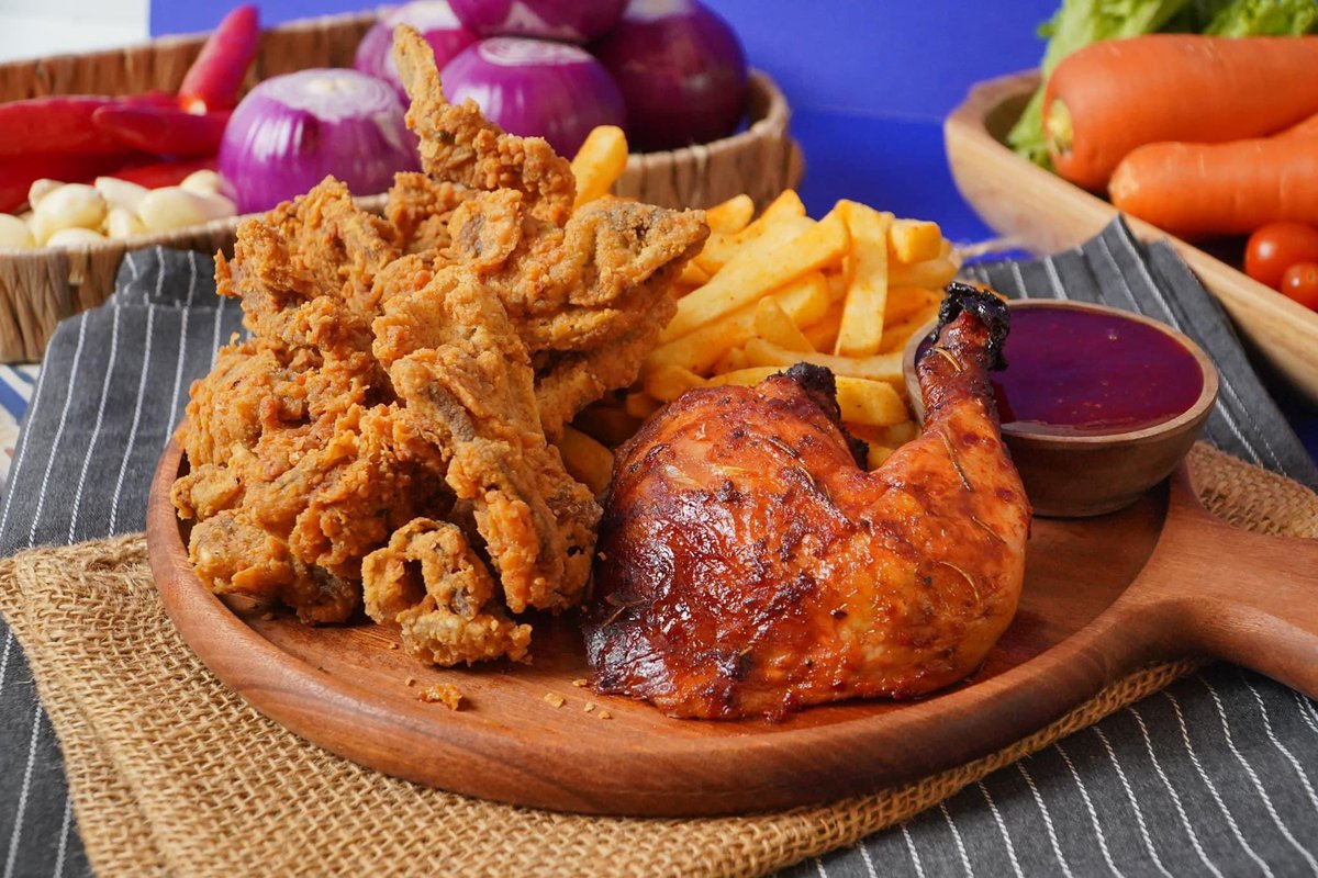 NazDaim's tweet photo. @ImDianaDanielle Salam… saya dari Chicken Royale … hehehe… 0185760282 https://t.co/Ft9MXRXaDO