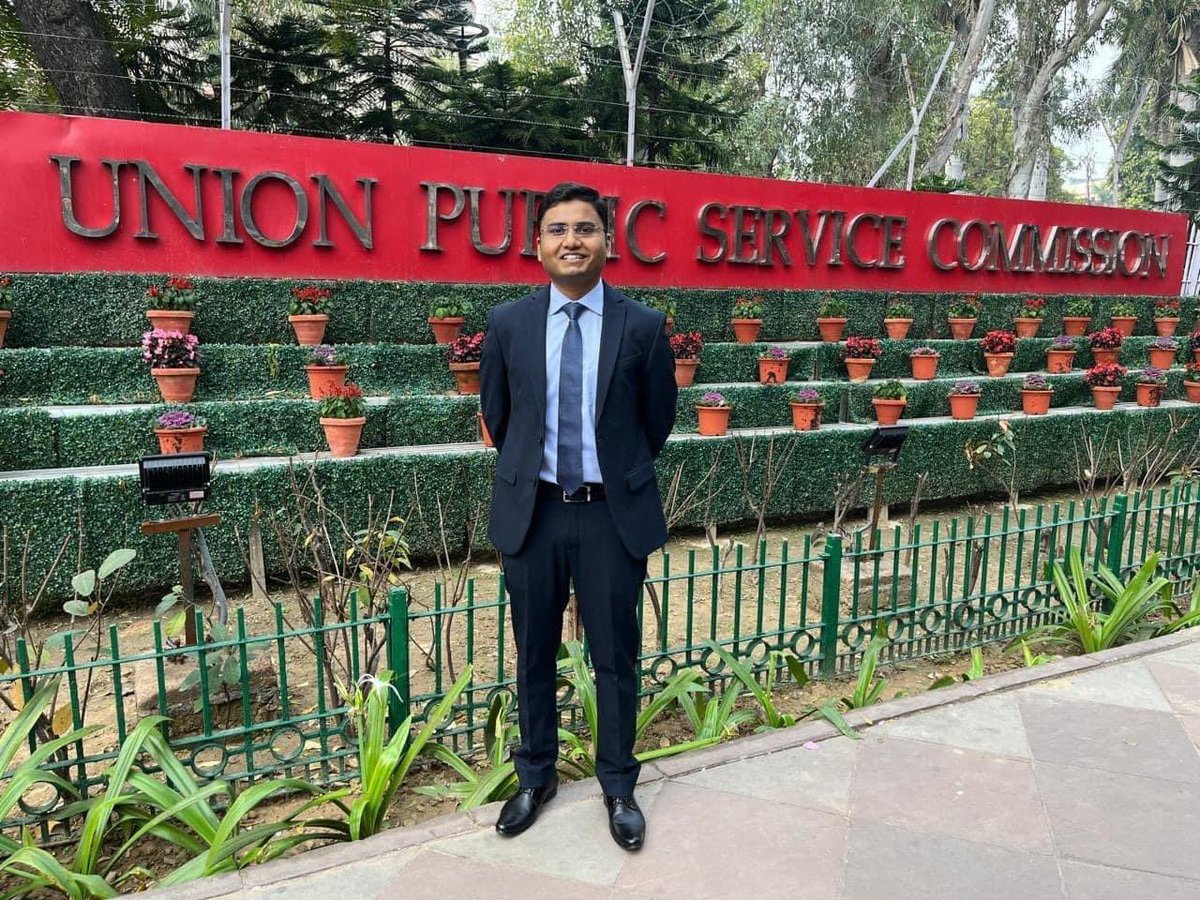 RahulPradhan84's tweet photo. आमचे बंधू कनिष्क रामराव गायकवाड यांची केंद्रीय लोकसेवा आयोग UPSC (All India Rank 614) व्दारे अंतिम निवड झालेली आहे. प्रिय कनिष्कचे खूप खूप अभिनंदन. 

जय भीम! https://t.co/xXaAoNI07Z