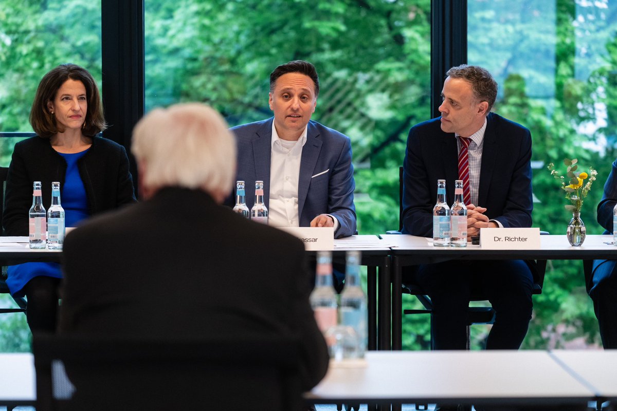 Yesterday, I had the pleasure and honor to meet the German and Estonian Presidents at the @GovTechCampusDE as part of the Estonian President's official visit to Germany. We discussed in a small selected group about technology for democracy. For me, especially as MD of @NExTNetz,