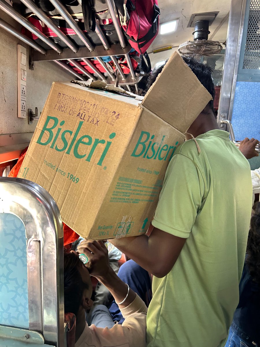 girishontwit's tweet photo. @IRCTCofficial @GMSRailway  
Caterers r loot’g ppl during train journey with exorbitant prices for snks &amp; food. Selling water @ Rs.20 when MRP itself is 15. RailNeer is nowhere seen. Is it now allowed to sell other brands and outside food items by IRCTC caterers?
Trn: 16515 https://t.co/U1MeWDJ5Uf