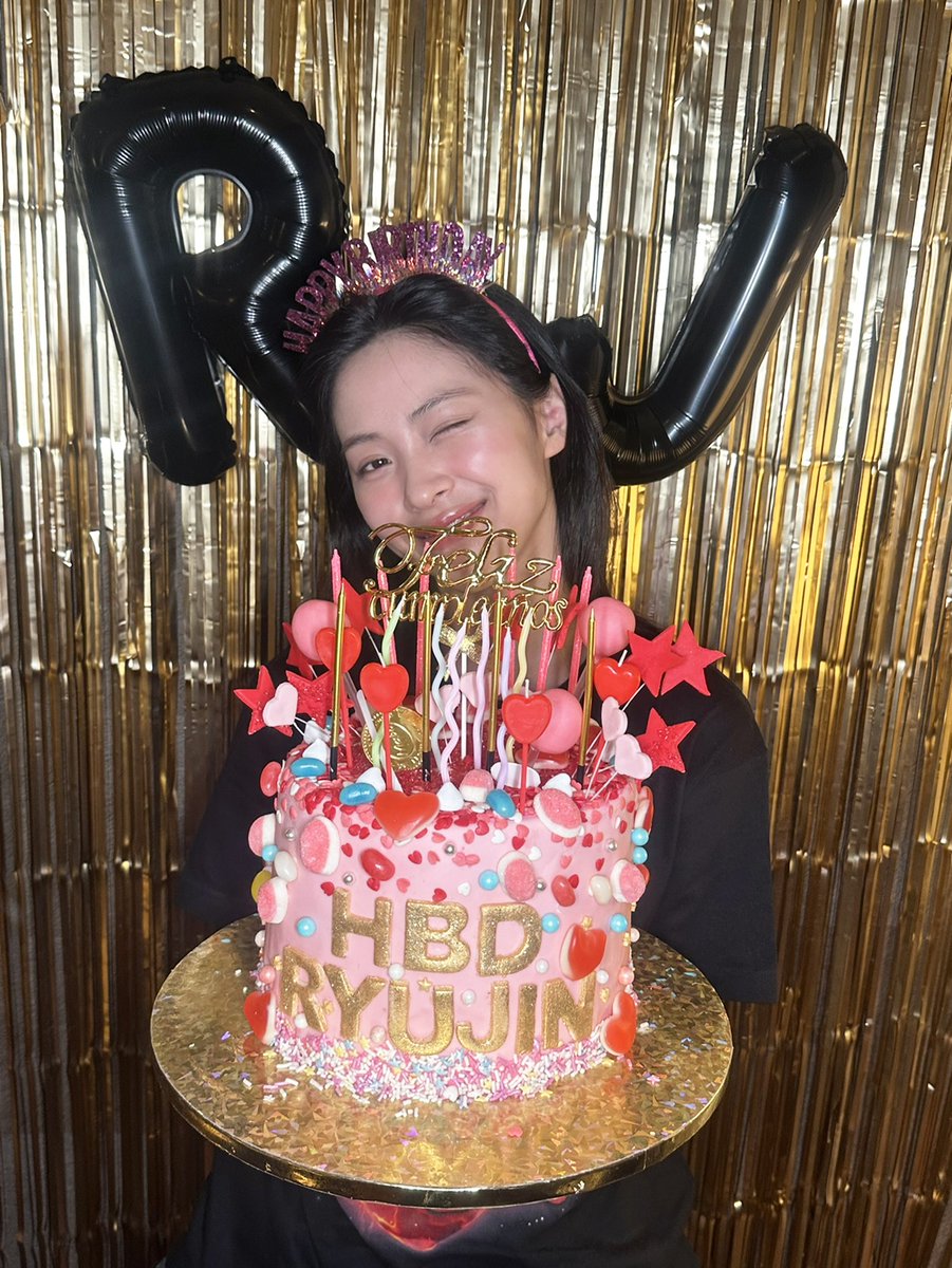 ITZYofficial's tweet photo. Message from #RYUJIN to #MIDZY 💌

믿지!! 오늘 같이 생일 축하해줘서 고마워요오🍬
다들 푹 자고 내일도 좋은 하루 보내요오

#ITZY #MIDZY @ITZYofficial
#HappyRyujinDay #류진
#어느날보다_빛날_류진이의_하루
#벚꽃과_함께_류진이도_피어난다
#AprilPrincessRYUJINDay https://t.co/D9ysq2Yrd2