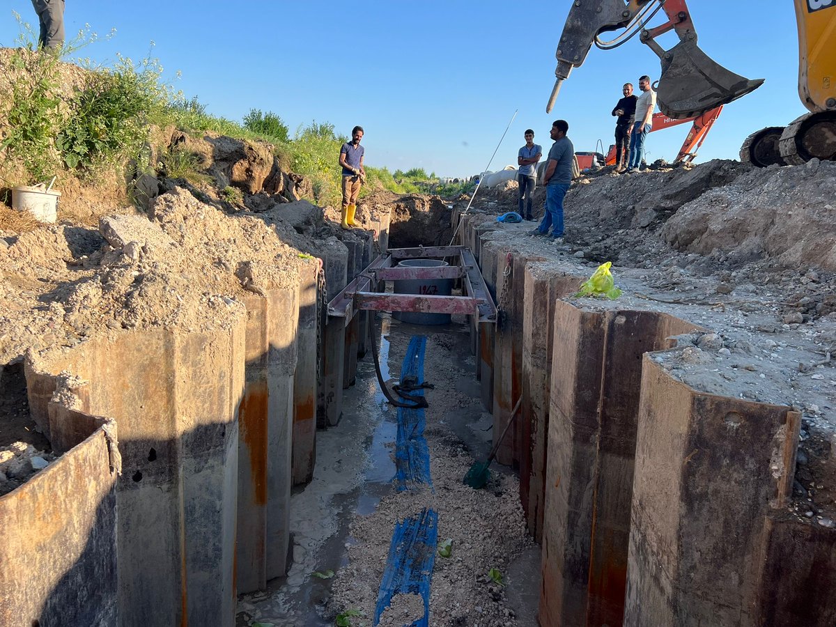 ŞUSKİ Genel Müdürlüğümüz, Şanlıurfa’nın her noktasında kanalizasyon hattı ve yağmur suyu döşeme faaliyetlerini yürüterek çalışmalarına devam ediyor.🚧

Hedefimiz sorunsuz bir altyapı.