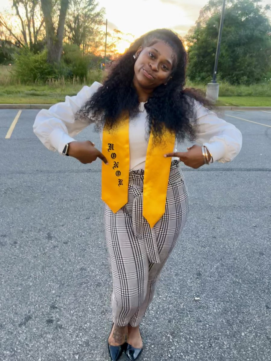 ShaunaeMotley's tweet photo. Big Honor Graduate! BIG GOD! 🙌🏾 #Jeremiah2911 #GodsPlan #Grateful #Blessed https://t.co/1eNc89UkpR