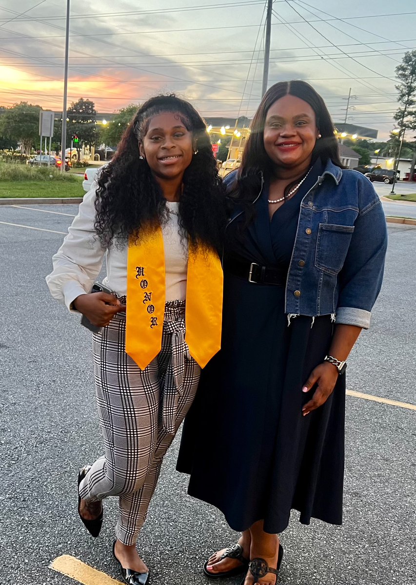 ShaunaeMotley's tweet photo. Big Honor Graduate! BIG GOD! 🙌🏾 #Jeremiah2911 #GodsPlan #Grateful #Blessed https://t.co/1eNc89UkpR