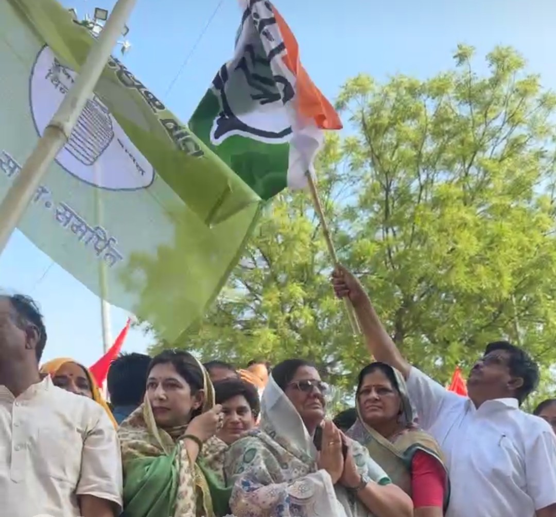 सीकर रोड़ शो में उमड़ा जनसैलाब........

कल #सीकर में #इंडिया_गठबंधन के प्रत्याशी 
श्री #अमराराम_जी के समर्थन में #रोड़_शो में उमड़ा जनसैलाब बता रहा है कि जनता मोदी सरकार के झूठे वादों से परेशान है। 

देश में फैले सामाजिक, आर्थिक और राजनीतिक अन्याय को मिटाकर 'न्याय' स्थापित