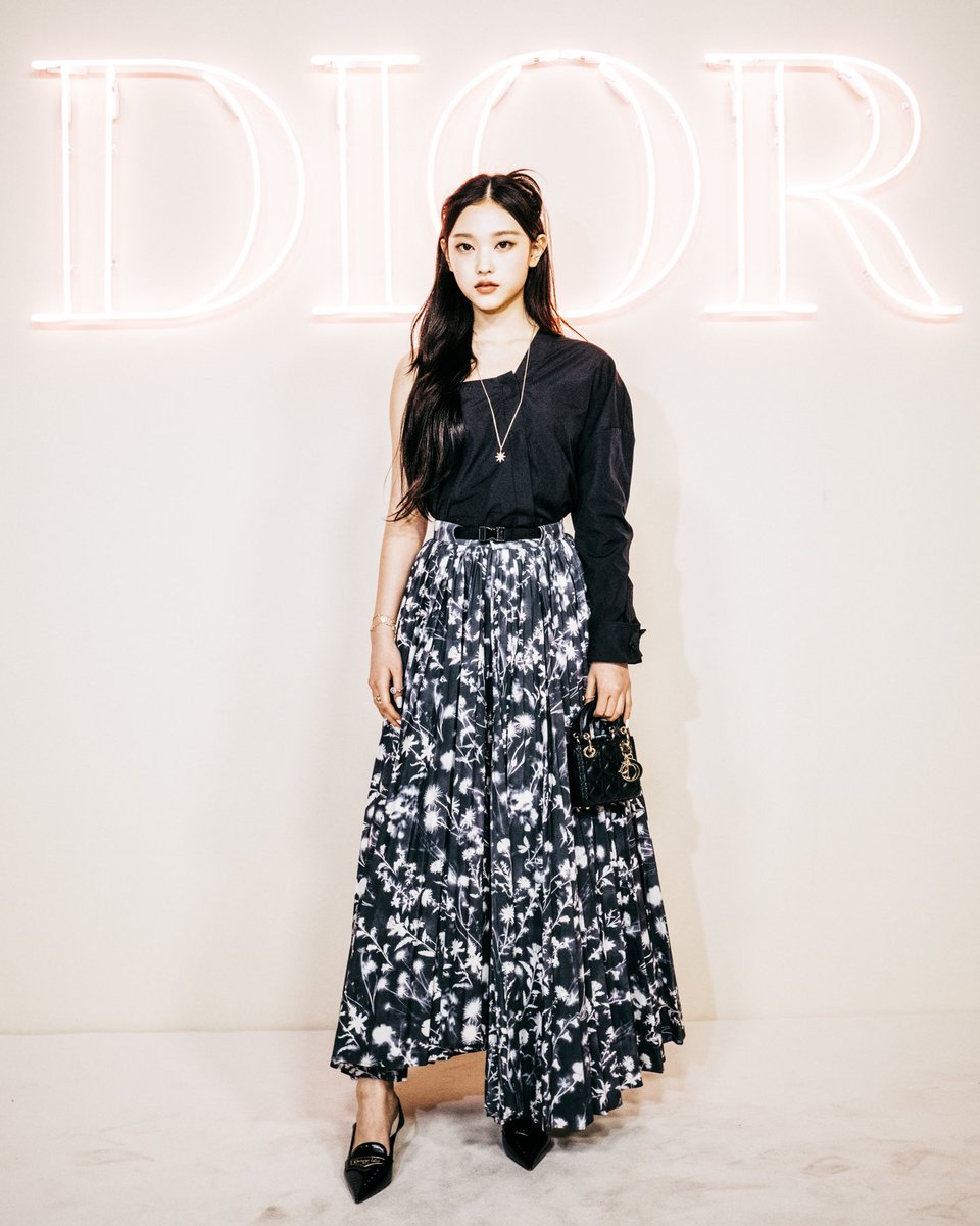 NewJeans_ADOR's tweet photo. ✨

#광고 @Dior #Dior #DiorFall24
#NewJeans #뉴진스 #HAERIN #해린 https://t.co/o65nMHZoqP