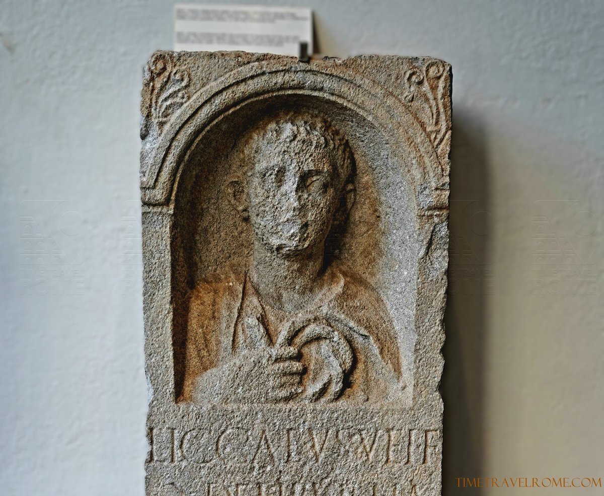 TimeTravelRome's tweet image. 🪔 For #ReliefWednesday: It’s a roman tombstone from the town of #Osor, on the beautiful Croatian island ofCres. It depicts a centurion of the war ship liburnae. The roman officer died in Osor, and the city paid for his burial. He is holding a hitch knot in his hand.  📸 me