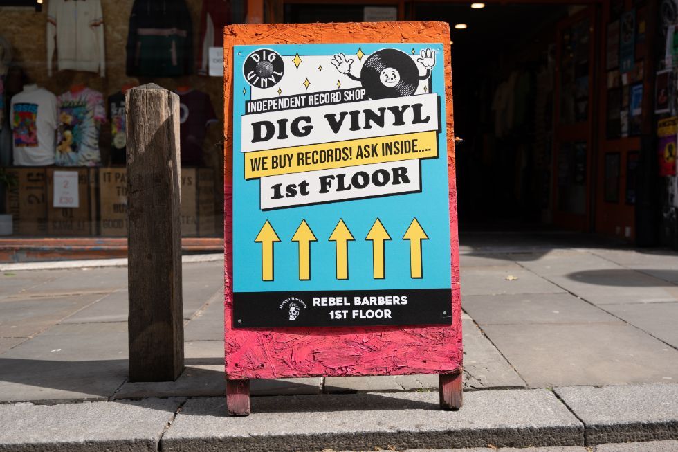 NEW // Liverpool’s Indies: Dig Vinyl 🎶Lovingly ran by musicians, and specialising in super-rare pressings from the USA and Japan, Dig Vinyl have for ten years served the people of Merseyside buff.ly/3Q4vkxj #RSD24 #recordstoreday @digvinyl