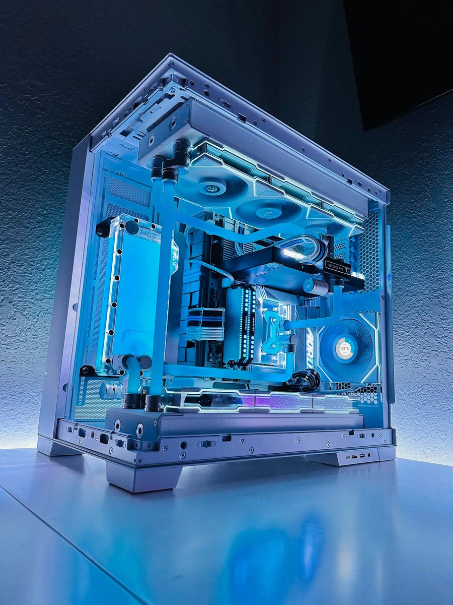GlobalLianli's tweet photo. Yes, you ARE seeing an inverted build🤯
Uniquely stunning!🤩
📸Photo Credit @u/BandicootFit5463👉🏼Reddit
#LIANLI #O11DEVORGB #TLLCD #PC https://t.co/yHLREo1rPS