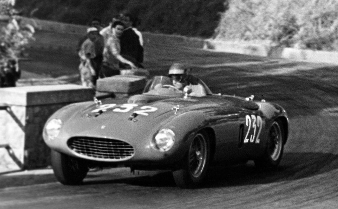 En 2013 fallecía a los 84 años el piloto italiano Gerino Gerini. 6 GP, 4º compartido en Argentina ’56, 1’5 puntos. En sports obtuvo muchas victorias y podios, en Italia, a los mandos de Ferrari y Maserati.