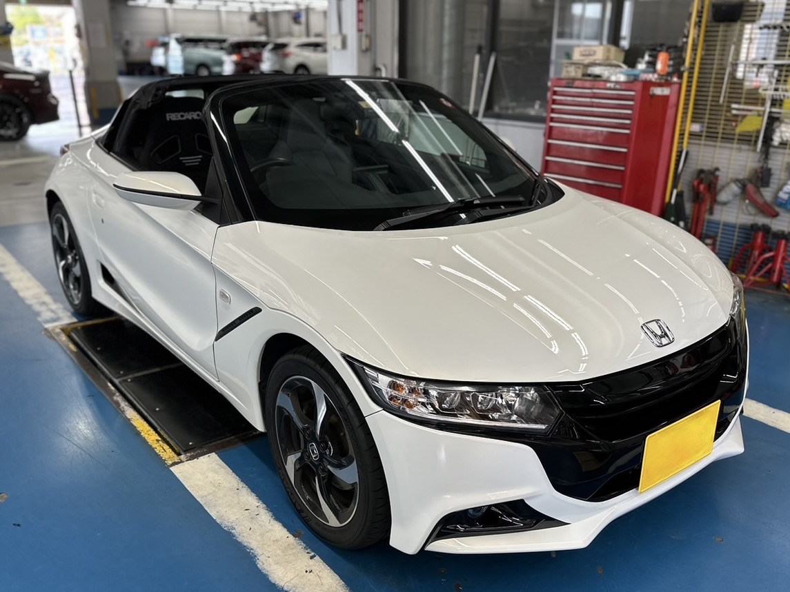 mcota0911's tweet photo. HONDA S660にRECARO SR-7F ASM IS-11を装着為せて頂きました
KAWAI WORKSのレールを使って装着させて頂きました
ショルダーやコンソールなどに若干干渉しますが
シートスライドは問題なく可能になります。
ドアの開閉も跳ね返される事はなく閉めて頂く事が出来ます
#S660
#RECARO
#SR7F
#AUTOBACS https://t.co/mPjOh9CoNa