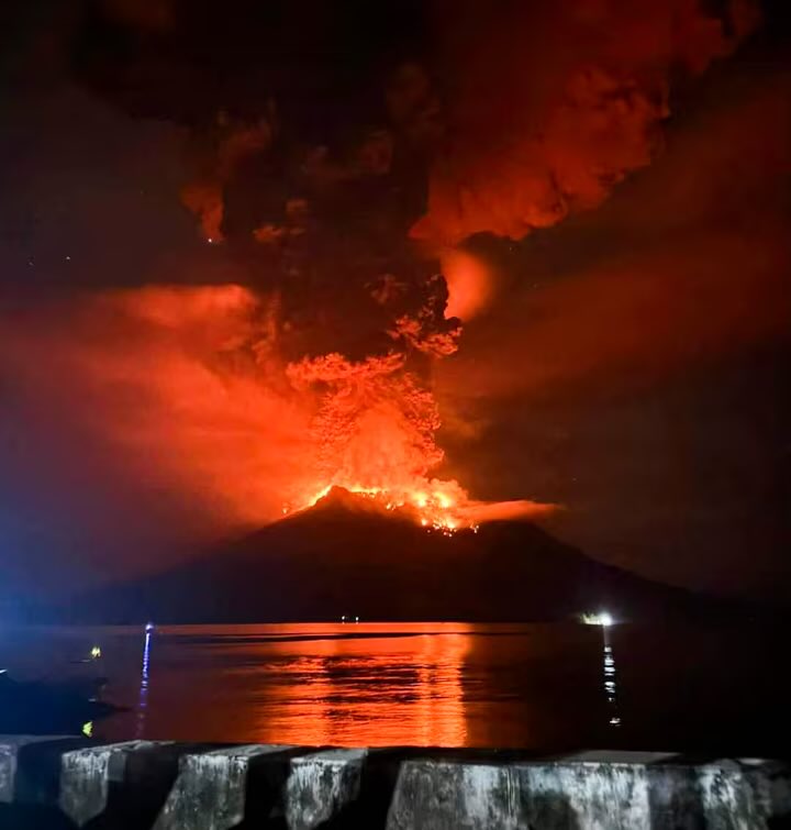 Wtf Indonesia doing? 😬 Volcano 😬