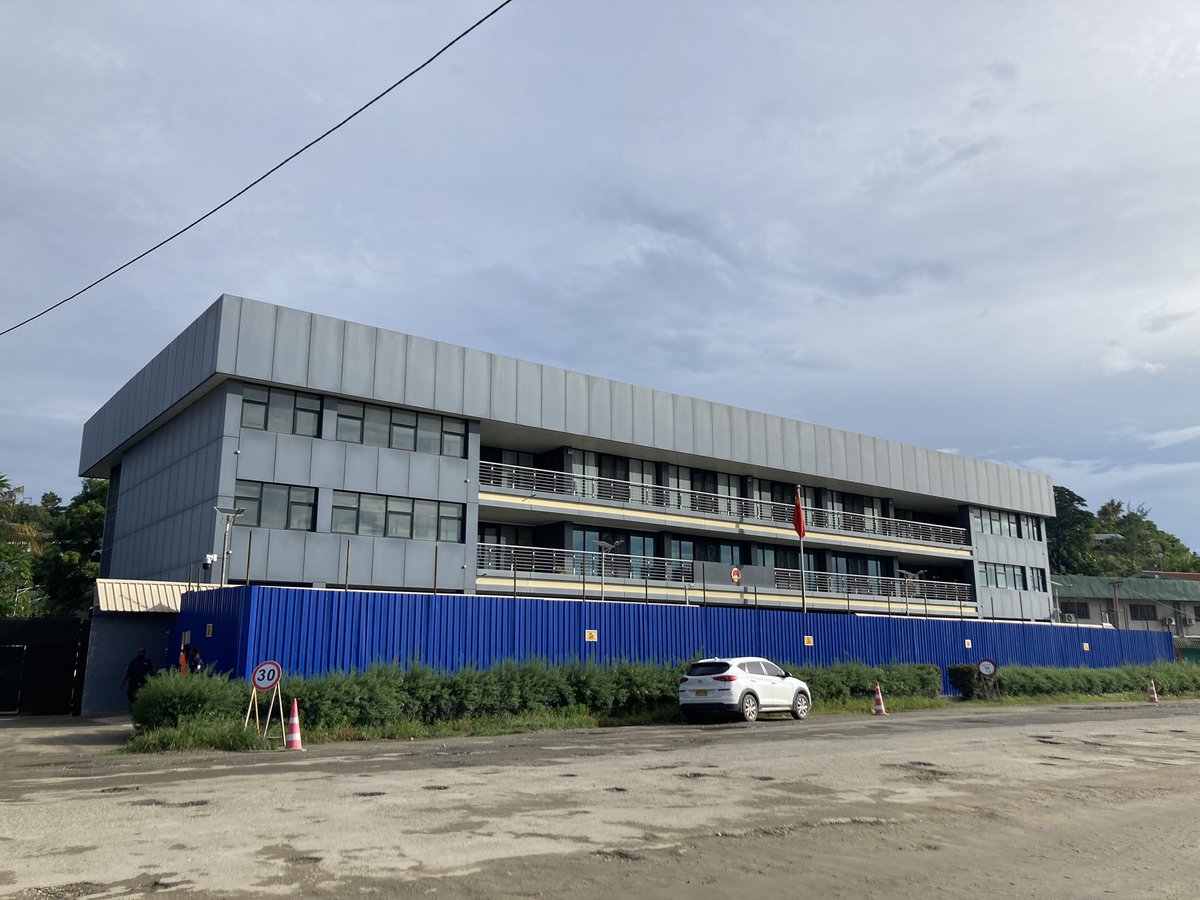 The rather large blue fence which was put up around the Chinese Embassy ahead of elections today. (Incidentally, Chinese police liaison teams haven’t been providing security today during the election- RSIPF directive says they will “not undertake any operational deployment”)