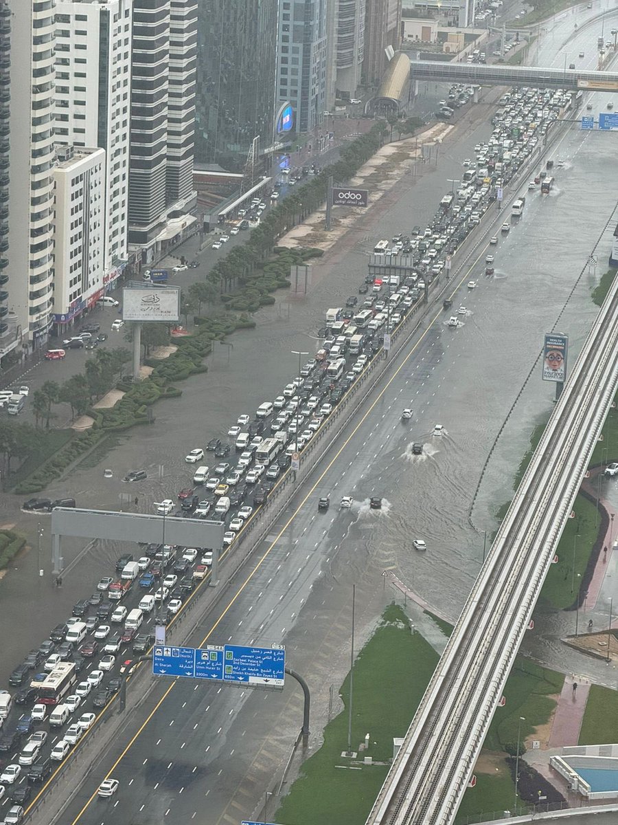 Had to check on my cousin based in Dubai and she tells me ,working from home and some sections of the road and metro flooded .. mobility is an issue.. this is view from her apartment #DubaiAirport #DubaiFlooding #Dubai