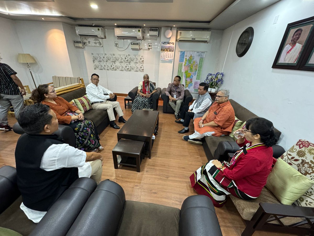 Smt @nsitharaman was accorded a warm welcome by Shri @hmuakabjp, State President - @BJP4Mizoram, MLA Shri K Beichhua, Shri @deveshkumarbjp, State Prabhari - Mizoram, and other @BJP4Mizoram Karyakartas upon her arrival at the Lengpui Airport in Mizoram. #PhirEKBarModiSarkar