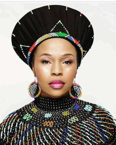 Jabu_Macdonald's tweet photo. Tinah Dlathu will be playing the younger version of Sindi Dlathu’s character (Tholakele Mthombeni) on #BETQueenDom

Premieres 22 April on BET at 18:30 and repeats at 21:30. https://t.co/i5a552PPDD