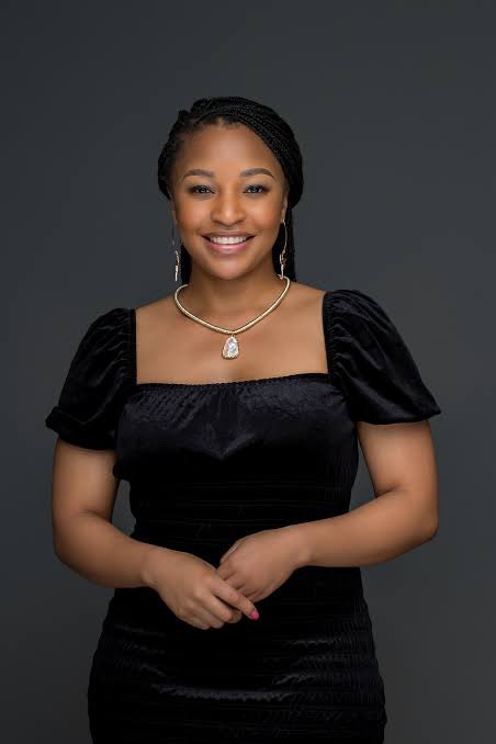 Jabu_Macdonald's tweet photo. Tinah Dlathu will be playing the younger version of Sindi Dlathu’s character (Tholakele Mthombeni) on #BETQueenDom

Premieres 22 April on BET at 18:30 and repeats at 21:30. https://t.co/i5a552PPDD