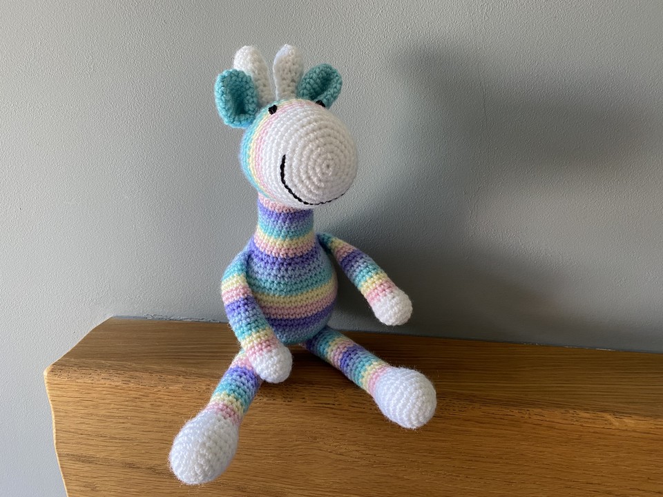Looking pretty in pastels. This sweet giraffe would make a lovely baby gift 😍 bitzas.etsy.com/listing/121551… #craftbizparty #firsttmaster #ukmakers #MHHSBD #earlybiz
