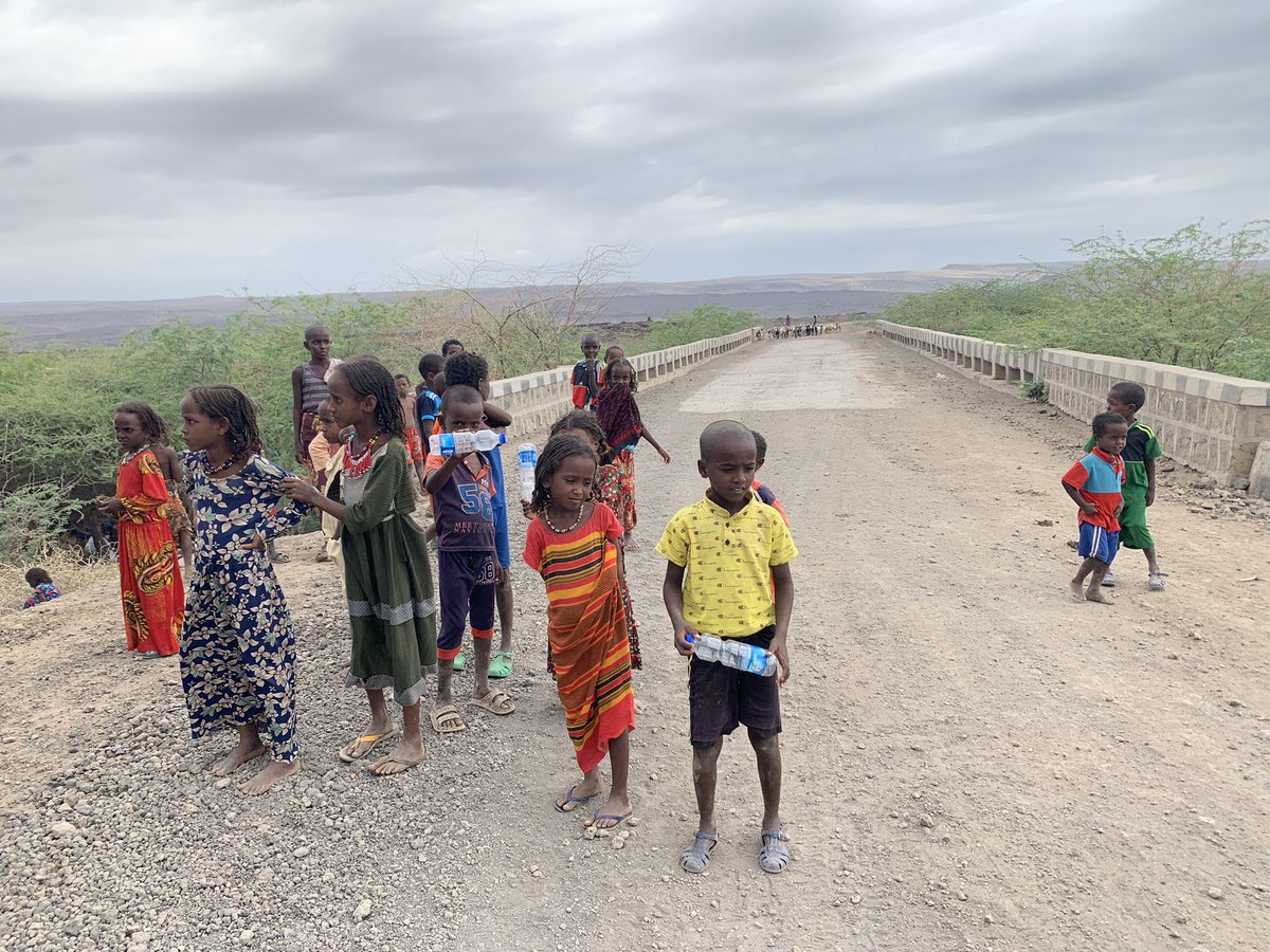 A big thanks 🙏 to @UNICEFEthiopia for showing us the mobile health team providing vaccines and other services to pastoralist communities in #Afar. Hard work of brave health personel is so essentiel for the children and women living under harsh conditions.