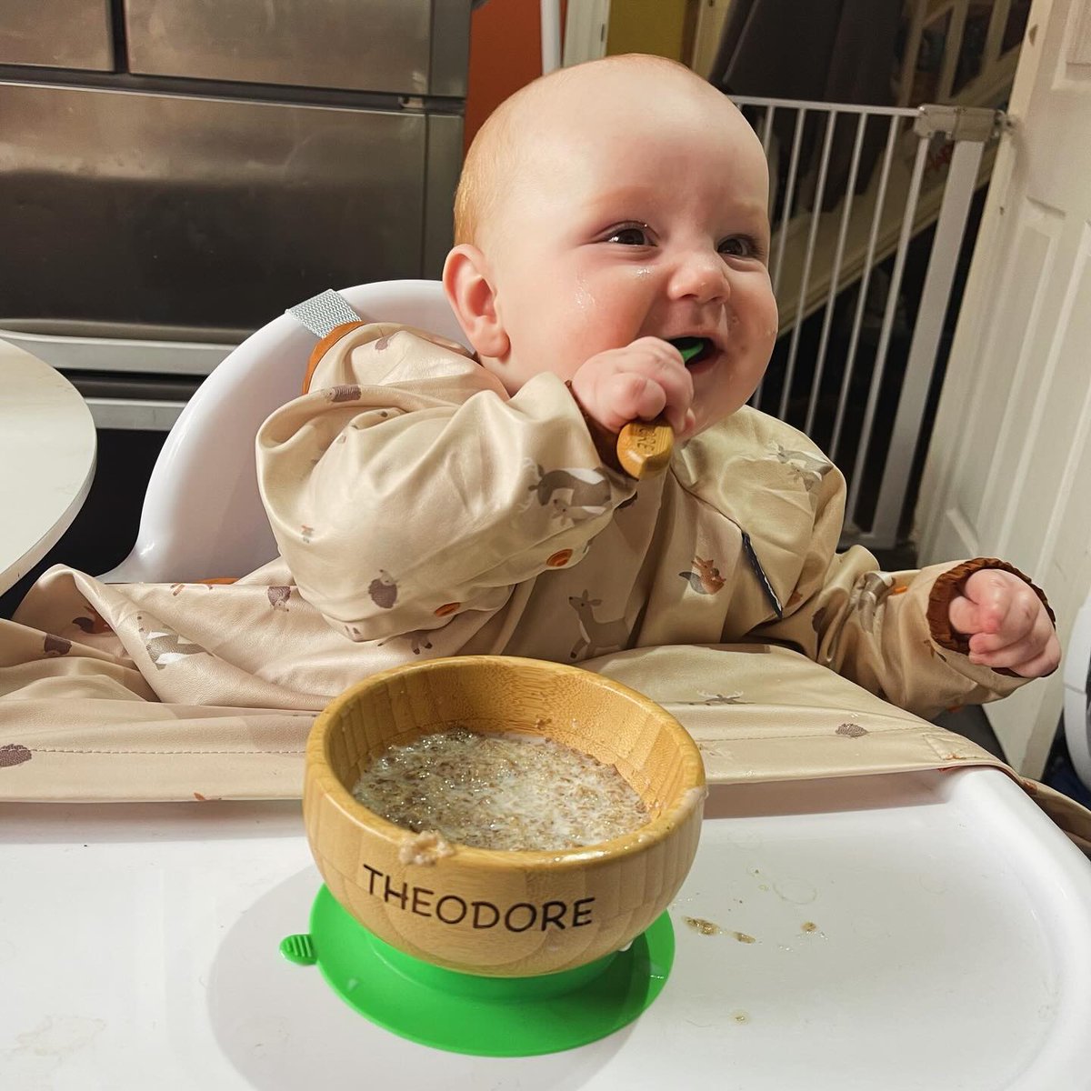 ClagonM34186's tweet photo. How gorgeous is this set from ?! With beautiful thick bamboo, super helpful suction cups (if you have a baby like Teddy who enjoys throwing everything!) and the perfect personalisation! 
You totally need to go and treat your little one to one of https://t.co/hXFlt7bHTi