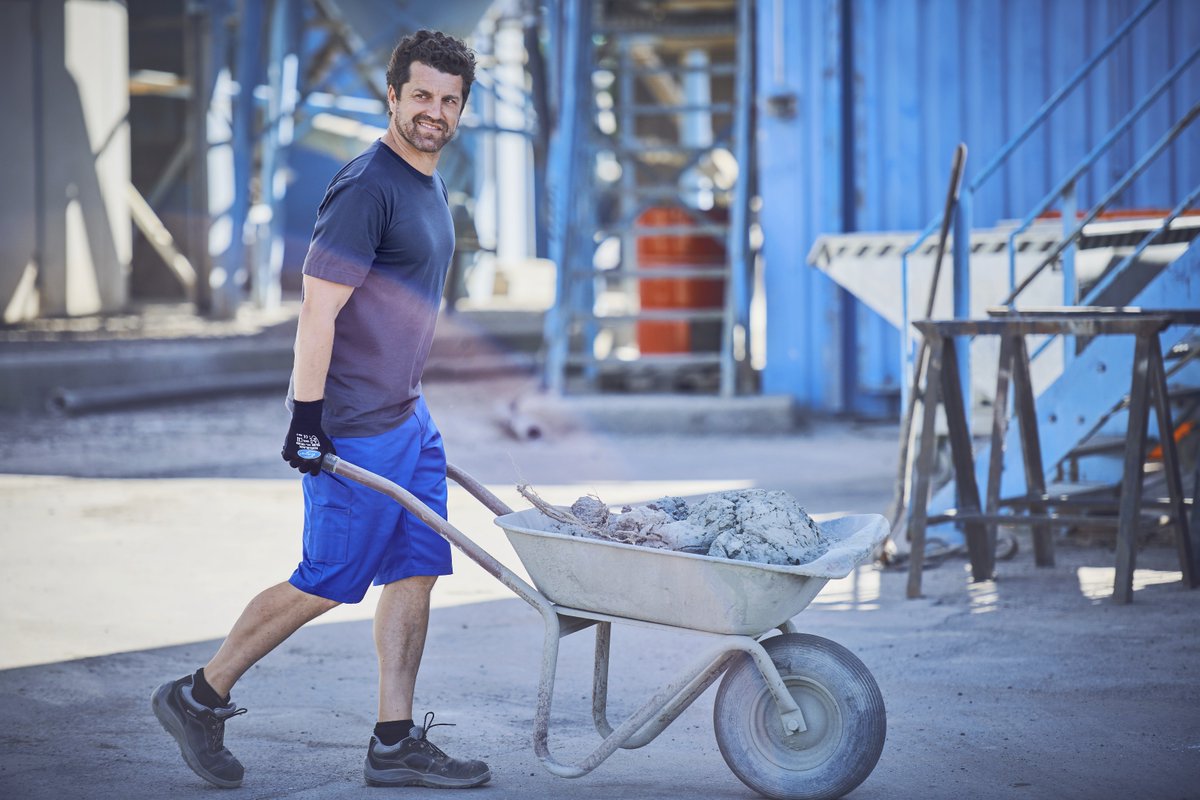 MEWA_IT's tweet photo. Si avvicina l’#estate: Mix and match con #Mewa.tm che offre con un servizio a 360° un outfit completo, dalle collezioni di #abbigliamentoda lavoro ben combinabili tra loro alle protezioni solari. https://t.co/Mg0rxStMqc https://t.co/C1c9tK2lv4